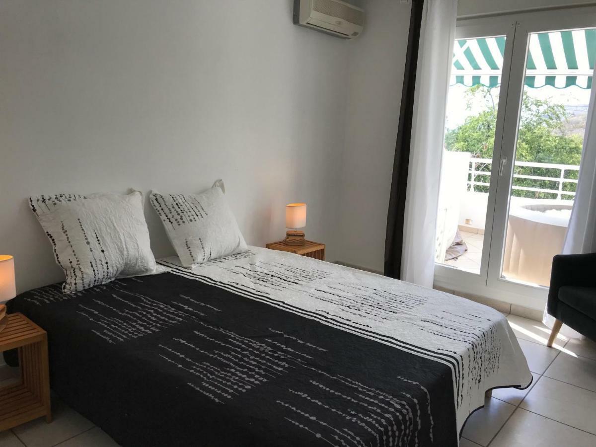 Meuble Homard Avec Jacuzzi Et Vue Mer Saint-Gilles-les-Bains Exterior foto