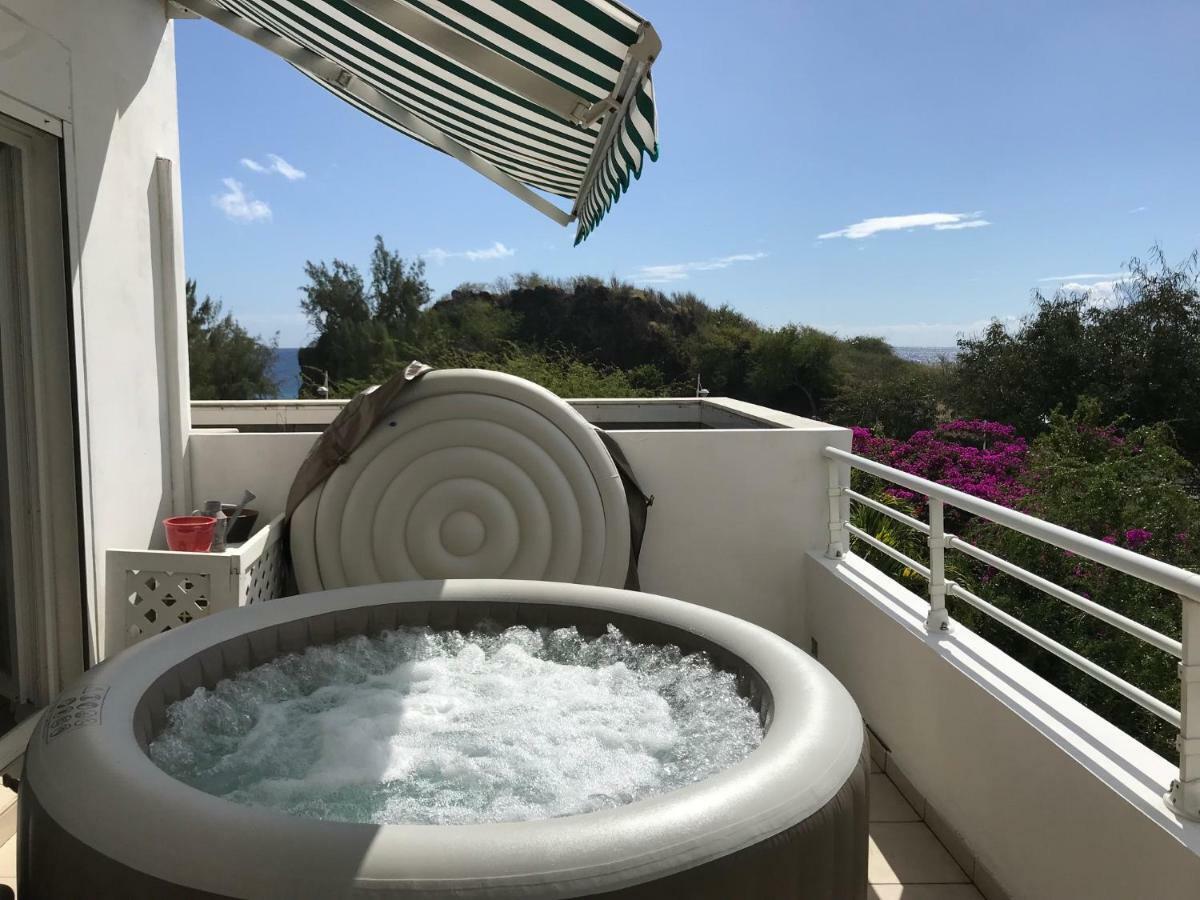 Meuble Homard Avec Jacuzzi Et Vue Mer Saint-Gilles-les-Bains Exterior foto