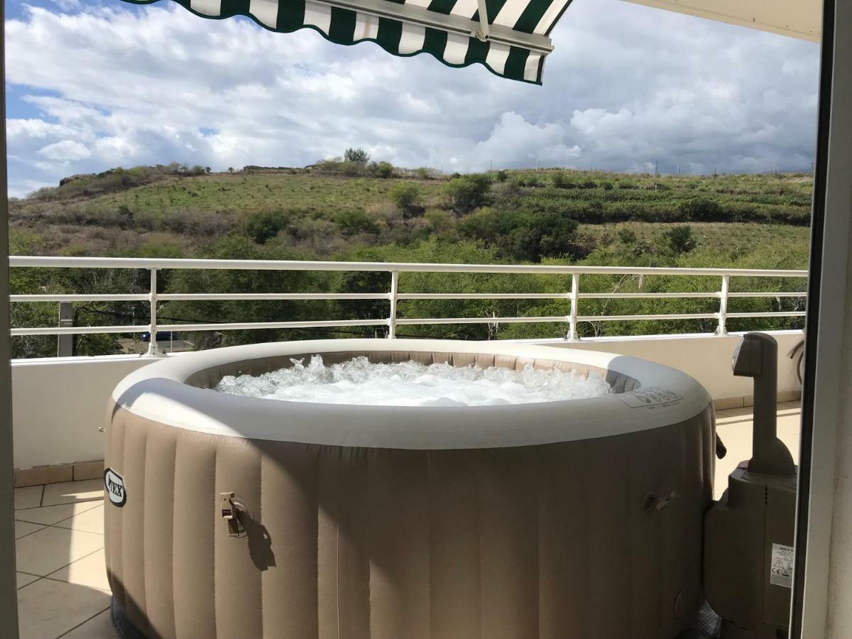 Meuble Homard Avec Jacuzzi Et Vue Mer Saint-Gilles-les-Bains Exterior foto